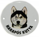 Harapós kutya – Huskyt ábrázoló figyelmeztető tábla (10 cm)
