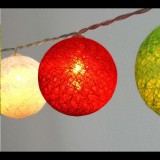 IRIS Gömb alakú 6cm/színes fonott/4,5m/piros-fehér-zöld/30db LED-es/USB-s fénydekoráció  (104-48) (104-48) - Fényfüzérek és -szalagok